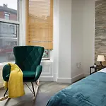 Seaside Suite 1 - Beautiful Long Stay Studio On Lord Street